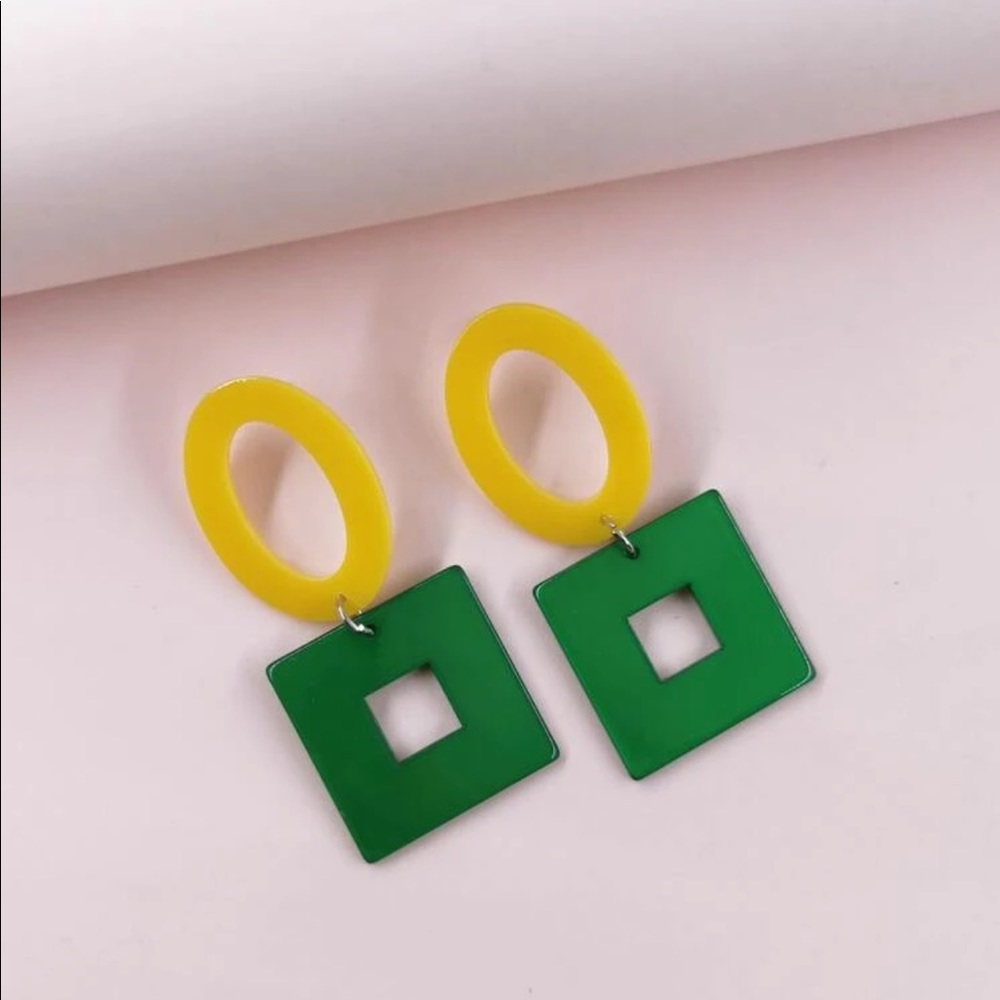 🔴 SOLD!! Geometric Lightweight Drop Earrings